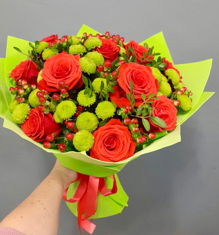 Букет цветов из: Хризантемы и Розы в Белогорье