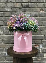 Цветочная композиция из Гипсофила и Розы в шляпной коробке в Белогорье