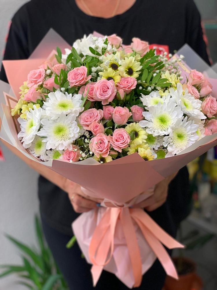 Букет цветов из: Розы и Хризантемы в Белогорье