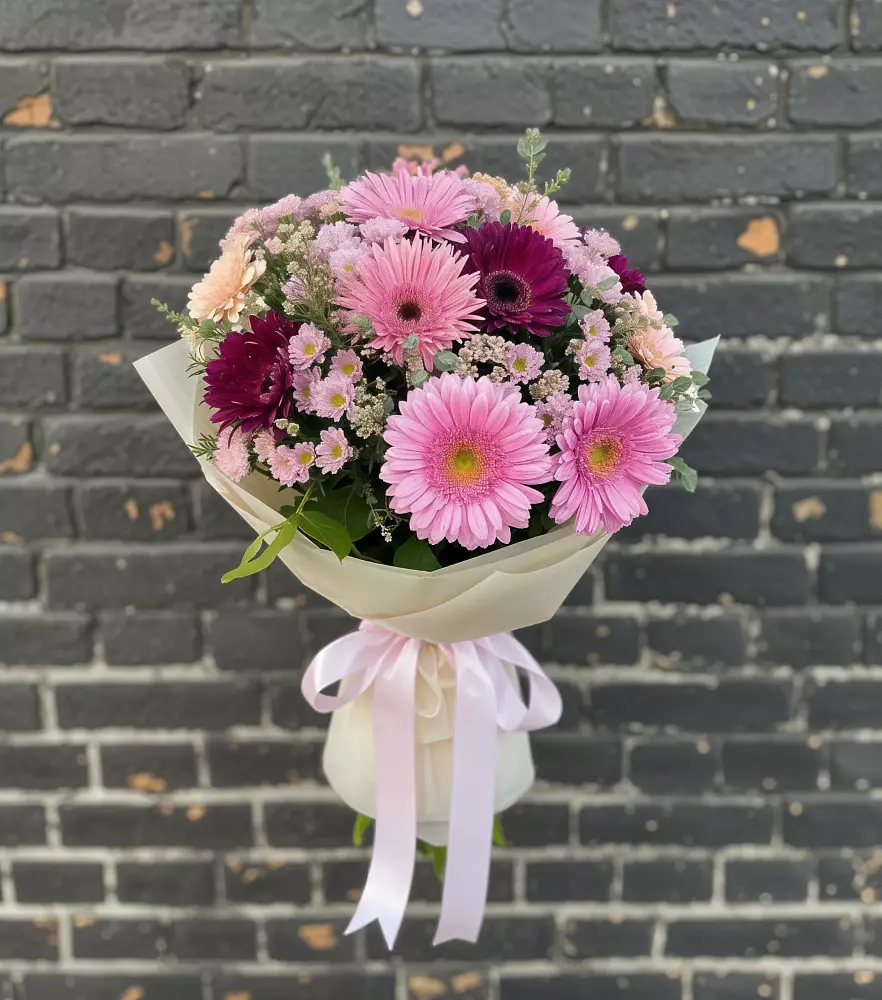 Букет цветов из: Герберы и Хризантемы в Белогорье