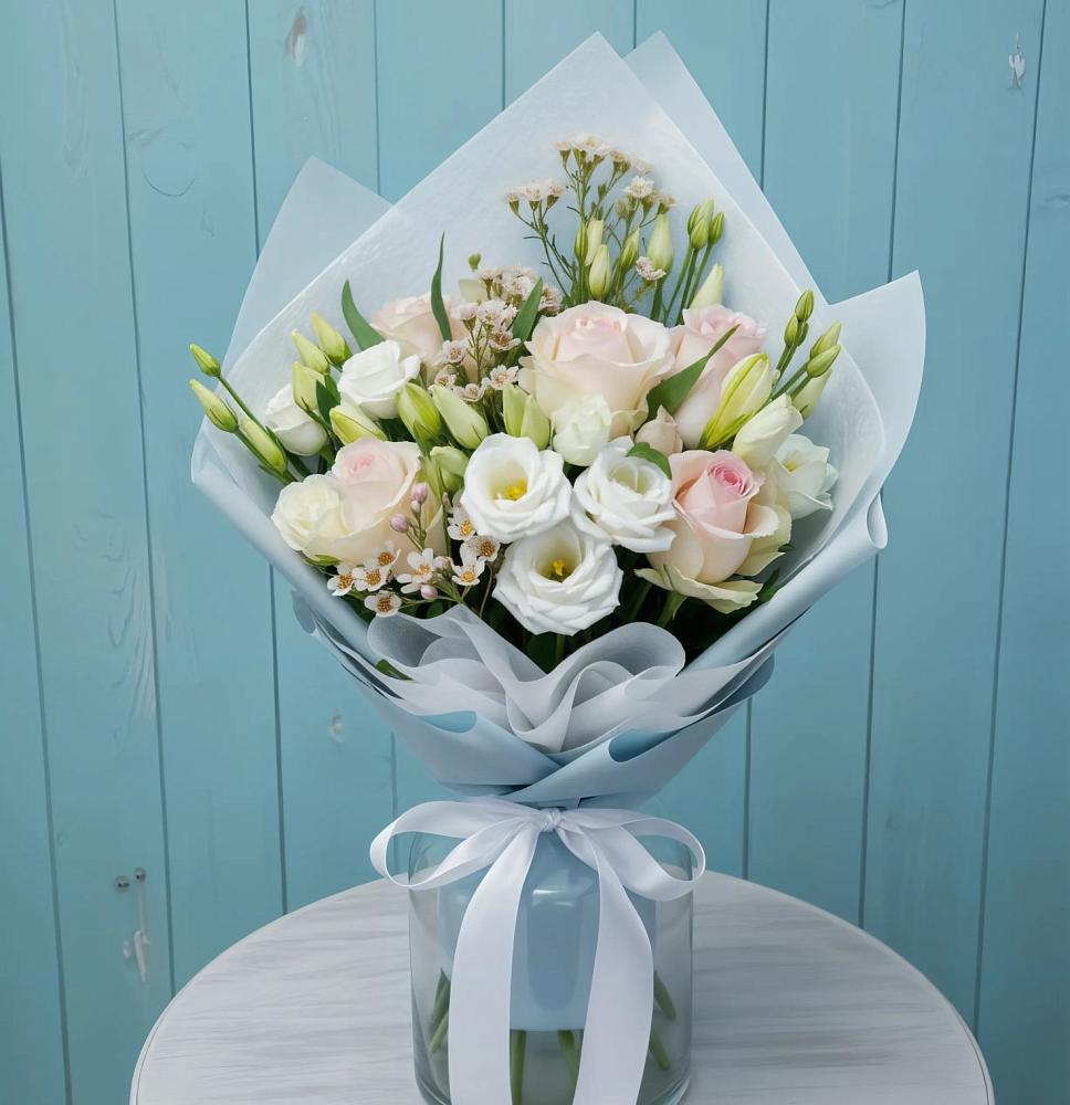 Букет цветов из: Розы и Лизиантусы в Белогорье