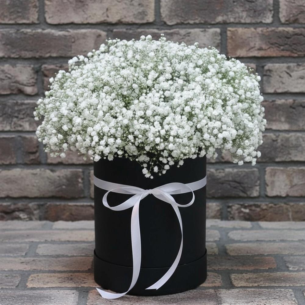 Цветочная композиция из Гипсофила в шляпной коробке в Белогорье