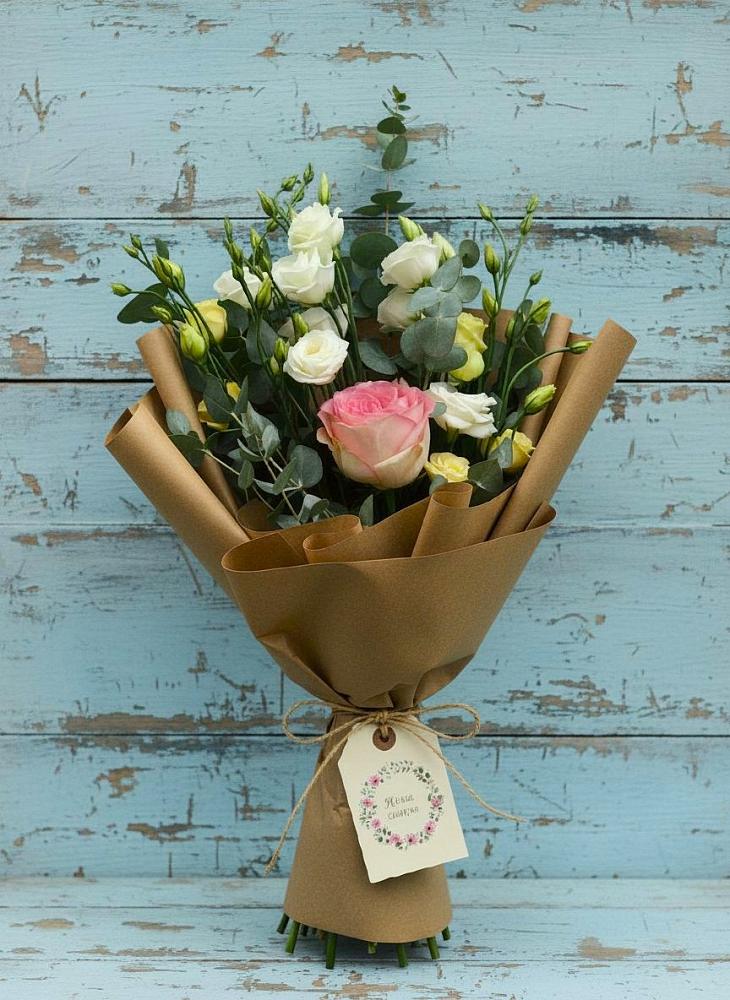 Букет цветов из: Розы и Лизиантусы в Белогорье