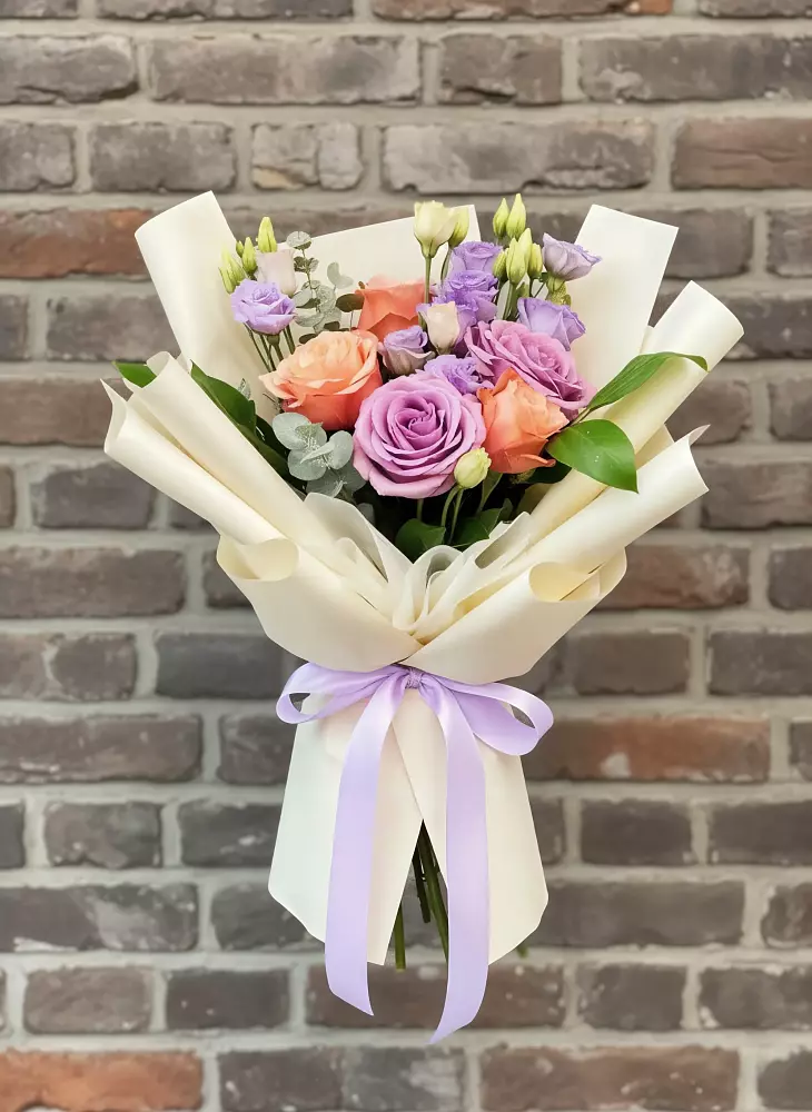 Букет цветов из: Лизиантусы и Розы в Белогорье