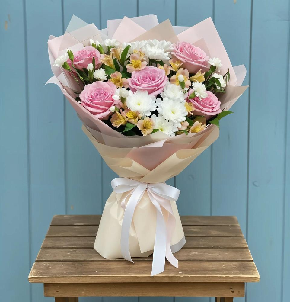 Букет цветов из: Гвоздики, Орхидеи и Розы в Белогорье