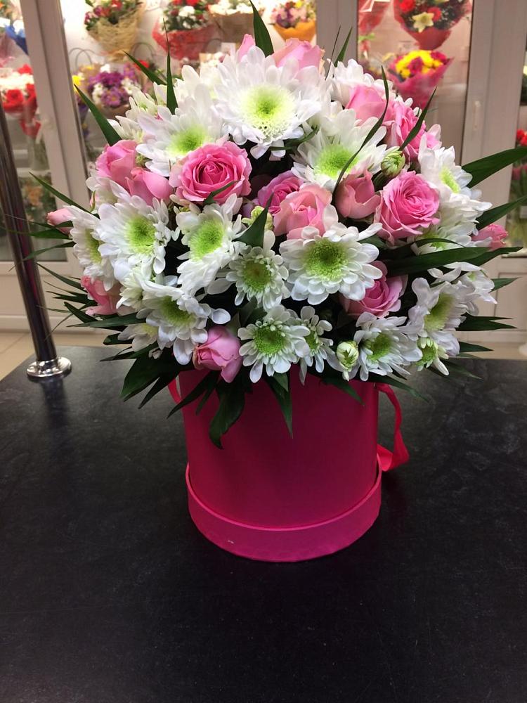 Цветочная композиция из Розы и Хризантемы в шляпной коробке в Белогорье