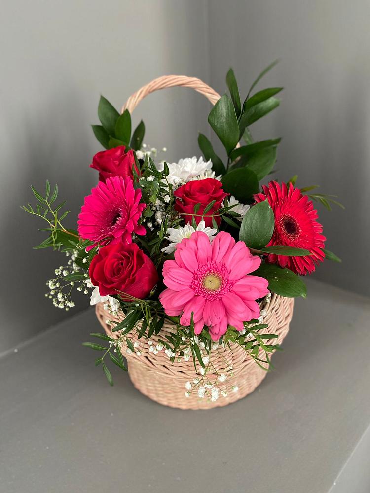 Цветочная композиция из Розы, Хризантемы и Герберы в корзине в Белогорье