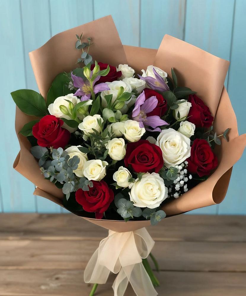Букет цветов из: Розы и Альстромерии в Белогорье