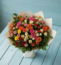 Букет Микс из разноцветных кустовых роз в Белогорье